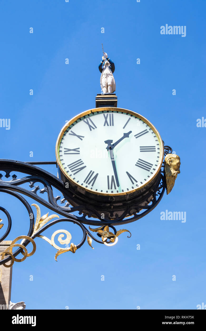 Peu d'Amiral Réveil suspendu à l'église de St Martin Coney Street (St Martin le Grand) York Yorkshire Angleterre UK GO Europe Banque D'Images