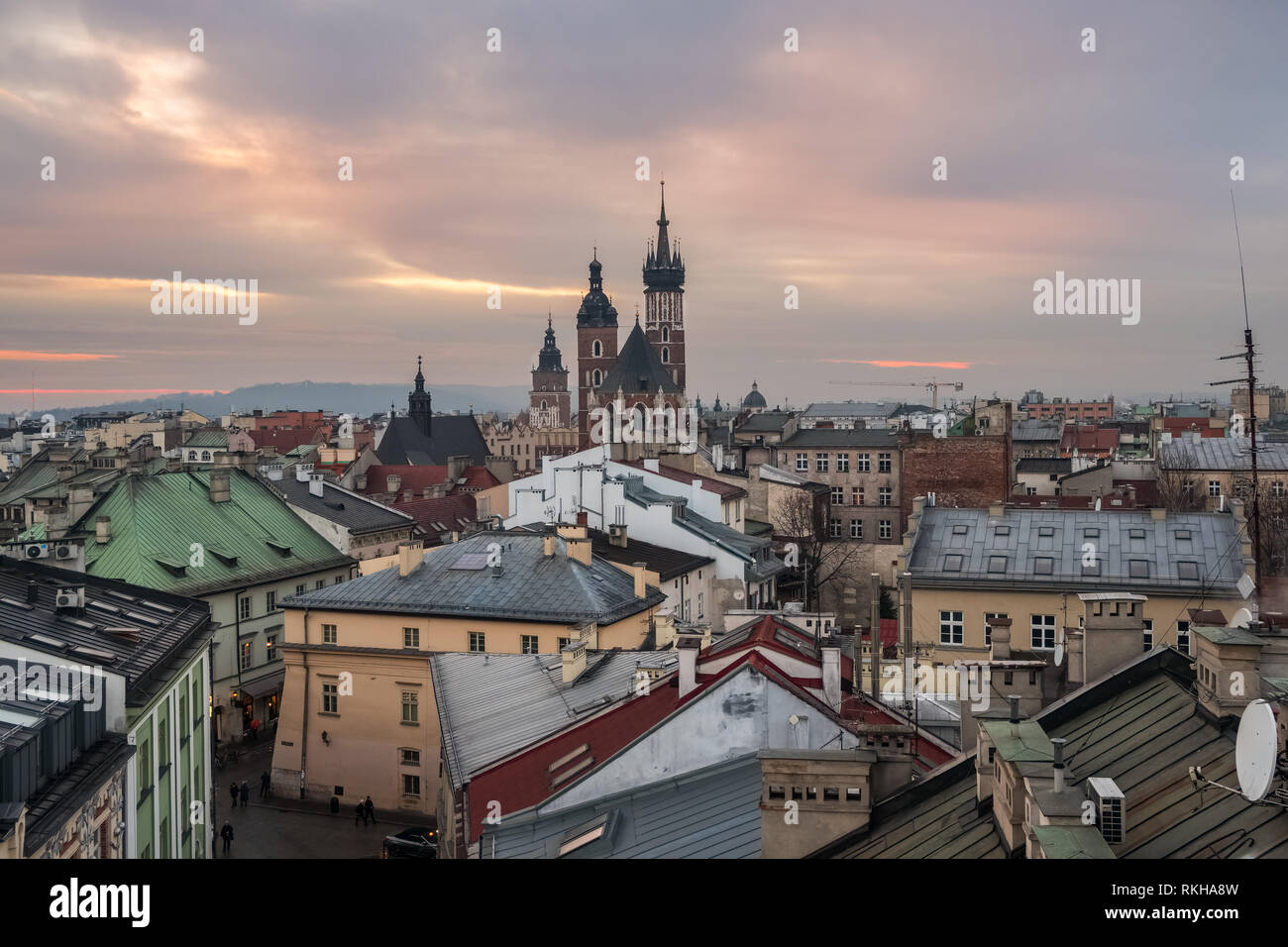 Vue de dessus de la ville de Cracovie au coucher du soleil, Pologne Banque D'Images