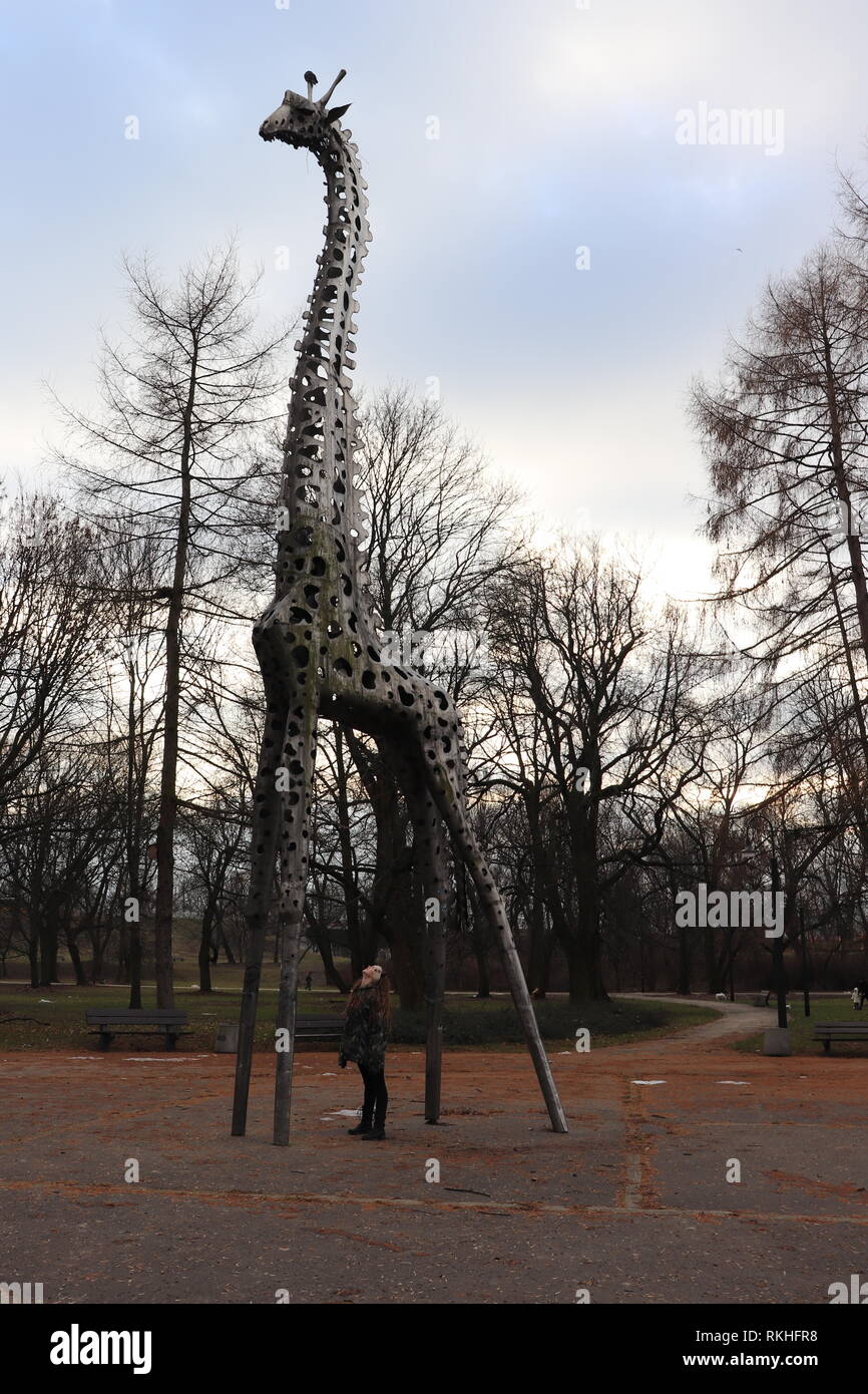 Metal Sculpture Girafe Parc en Praga à Varsovie, Pologne Banque D'Images