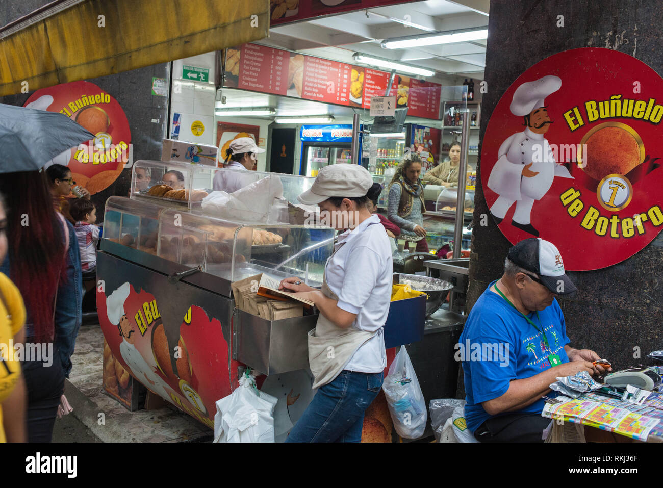 Medellin, Antioquia, Colombie : scène de rue. Banque D'Images