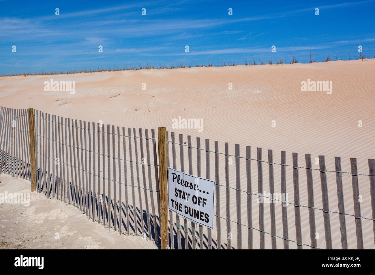 L'eau provenant de la côte de plage en sable océan paysage de jour ensoleillé chaud climat tropical vacances Banque D'Images L'eau provenant de la côte de plage en sable océan paysage de jour ensoleillé chaud climat tropical vacances Banque D'Images