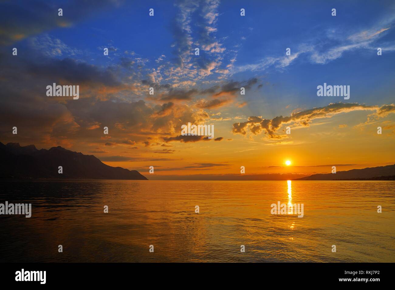 Lac Leman Genève coucher du soleil en Suisse Swiss Photo Stock - Alamy