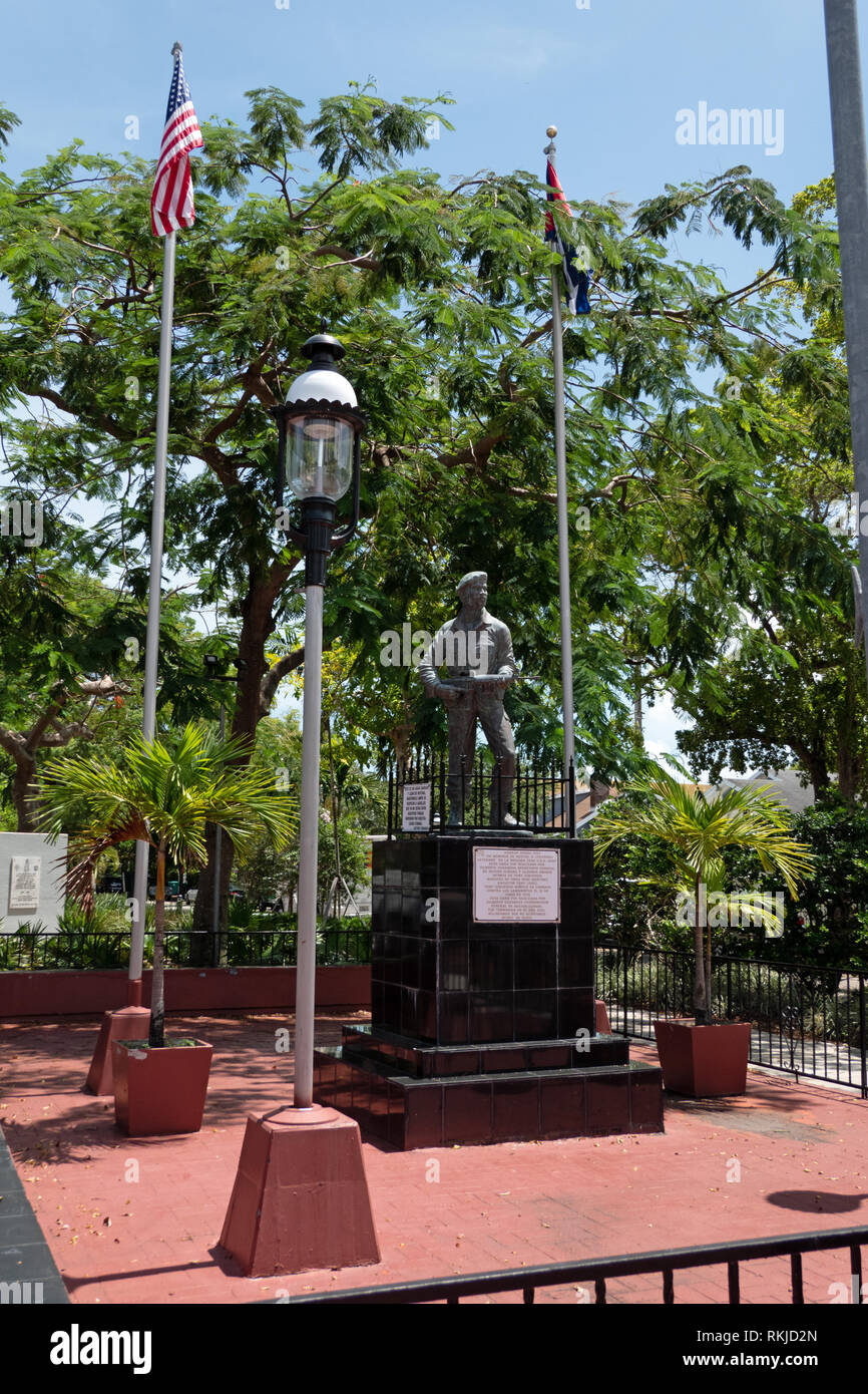 Vue de la petite havane de Miami, Floride, USA avec monument dédié à l'invasion de la Baie des Cochons Banque D'Images