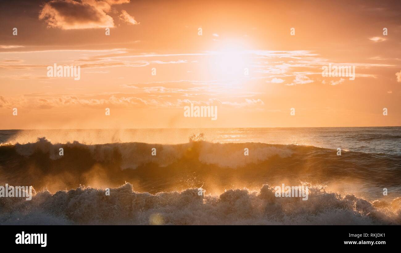 Soleil Qui Brille Sur Lhorizon Au Coucher Et Au Lever Du
