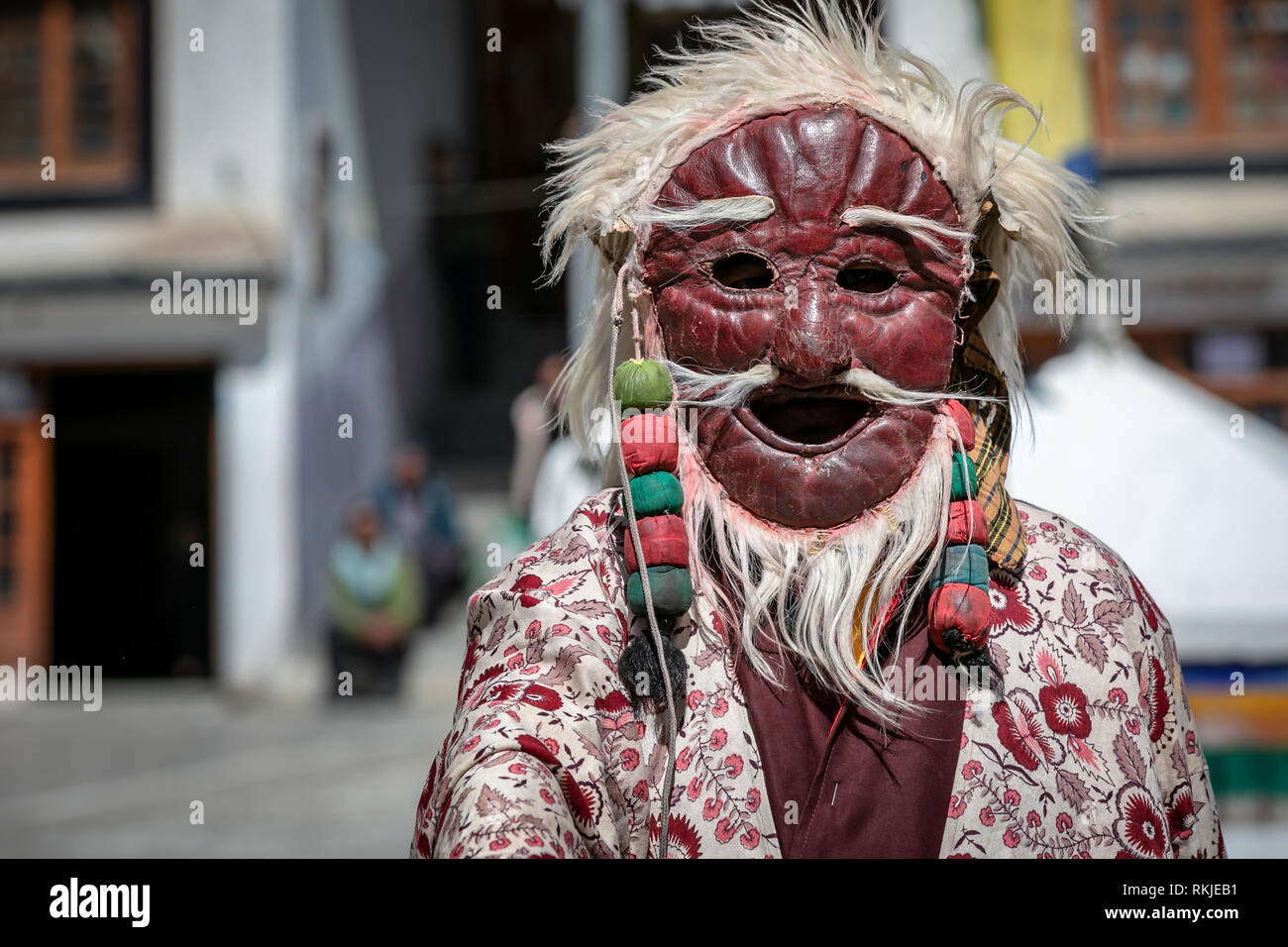 Danse Cham exécutée par un moine au temple Ladakh JO Khang, Leh, Ladakh, Inde Banque D'Images