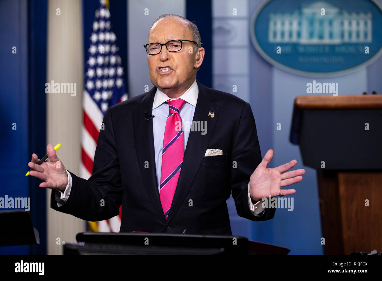 Directeur du Conseil économique national Larry Kudlow parle lors d'une interview télé à la Maison Blanche, à Washington, D.C. le 24 janvier 2019. Banque D'Images