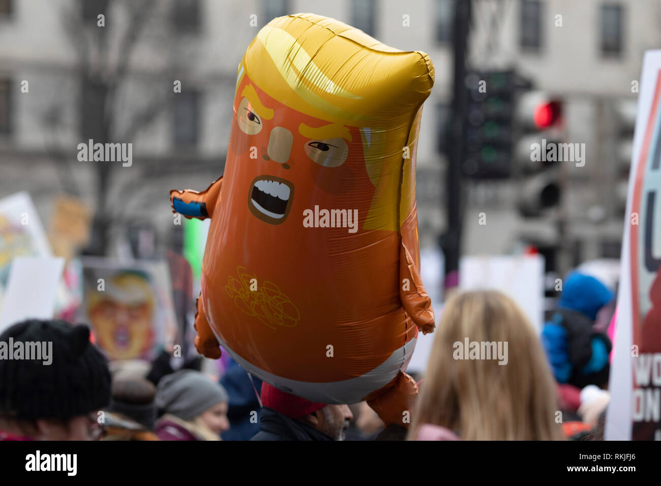 Ballons en forme de mouche manifestants nous Président Donald Trump à la Marche des femmes sur Washington à Washington, DC Le 19 janvier 2019. Banque D'Images