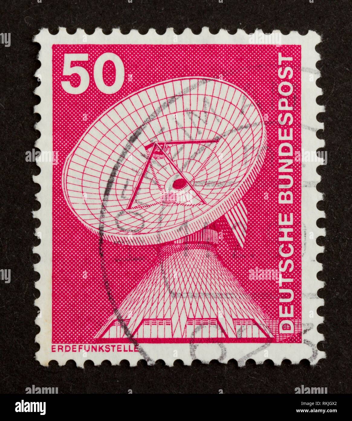 Allemagne - VERS 1980 : timbres en Allemagne montre radio dish, vers 1980  Photo Stock - Alamy