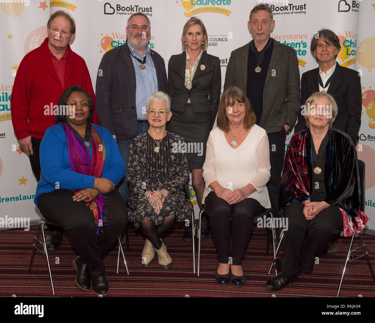 Waterstone's Piccadilly, Londres, Royaume-Uni. 11 Février, 2019. Dans le cadre de l'Waterstones Children's Laureate 20e anniversaire, les anciens lauréats réunir à l'occasion de la publication du nouveau lauréat des envolées d'anthologie (Walker Books). L'image (dans le sens horaire à partir du haut à gauche) : Michael Morpurgo ; Chris Riddell ; Lauren Enfant ; Michael Rosen, Anthony Browne, Anne Fine ; Julia Donaldson, Jacqueline Wilson ; Malorie Blackman. Credit : Malcolm Park/Alamy Live News. Banque D'Images