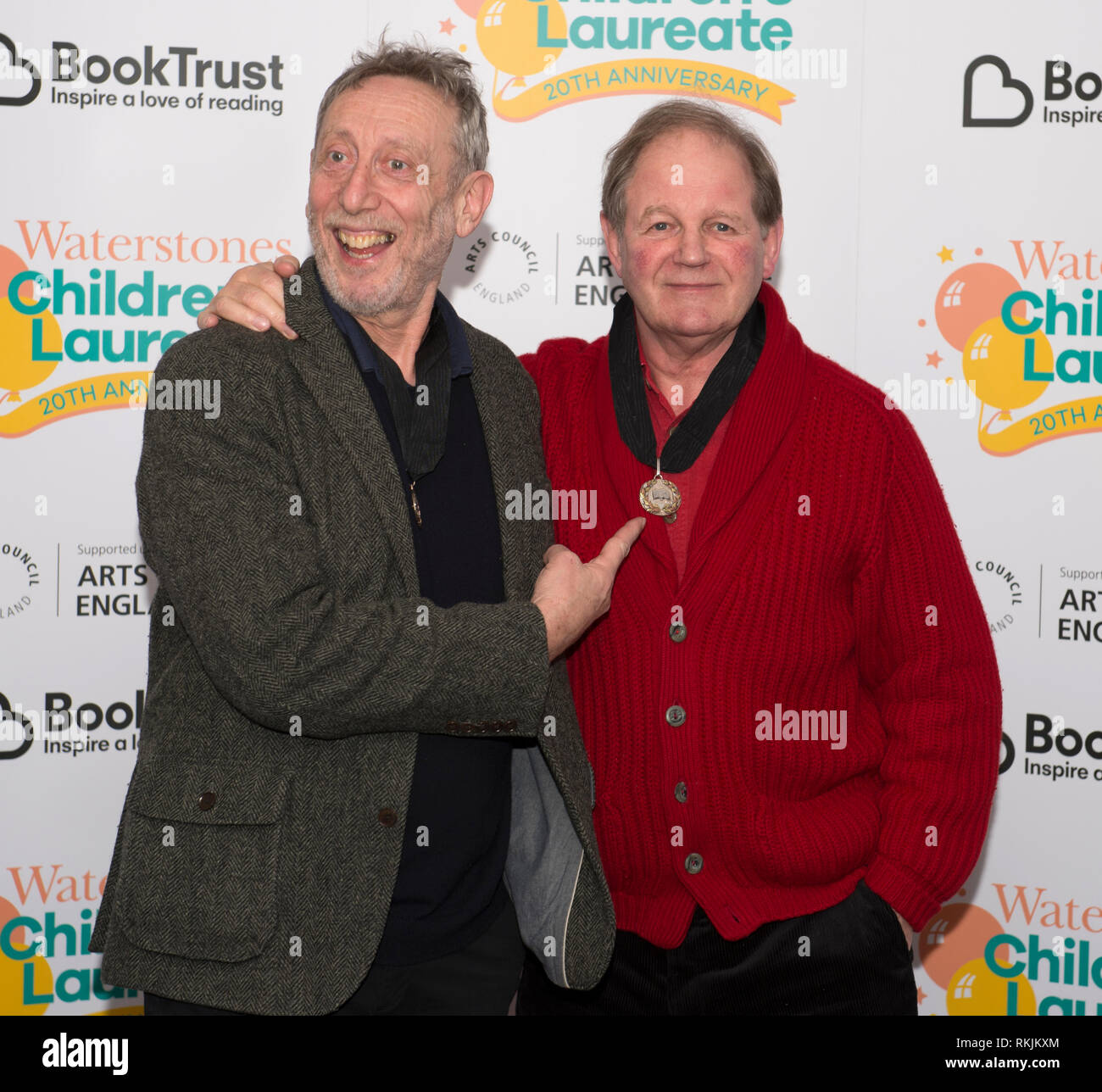 Waterstone's Piccadilly, Londres, Royaume-Uni. 11 Février, 2019. Dans le cadre de l'Waterstones Children's Laureate 20e anniversaire, les anciens lauréats réunir à l'occasion de la publication du nouveau lauréat des envolées d'anthologie (Walker Books). Image : Michael Rosen avec Michael Morpurgo. Credit : Malcolm Park/Alamy Live News. Banque D'Images