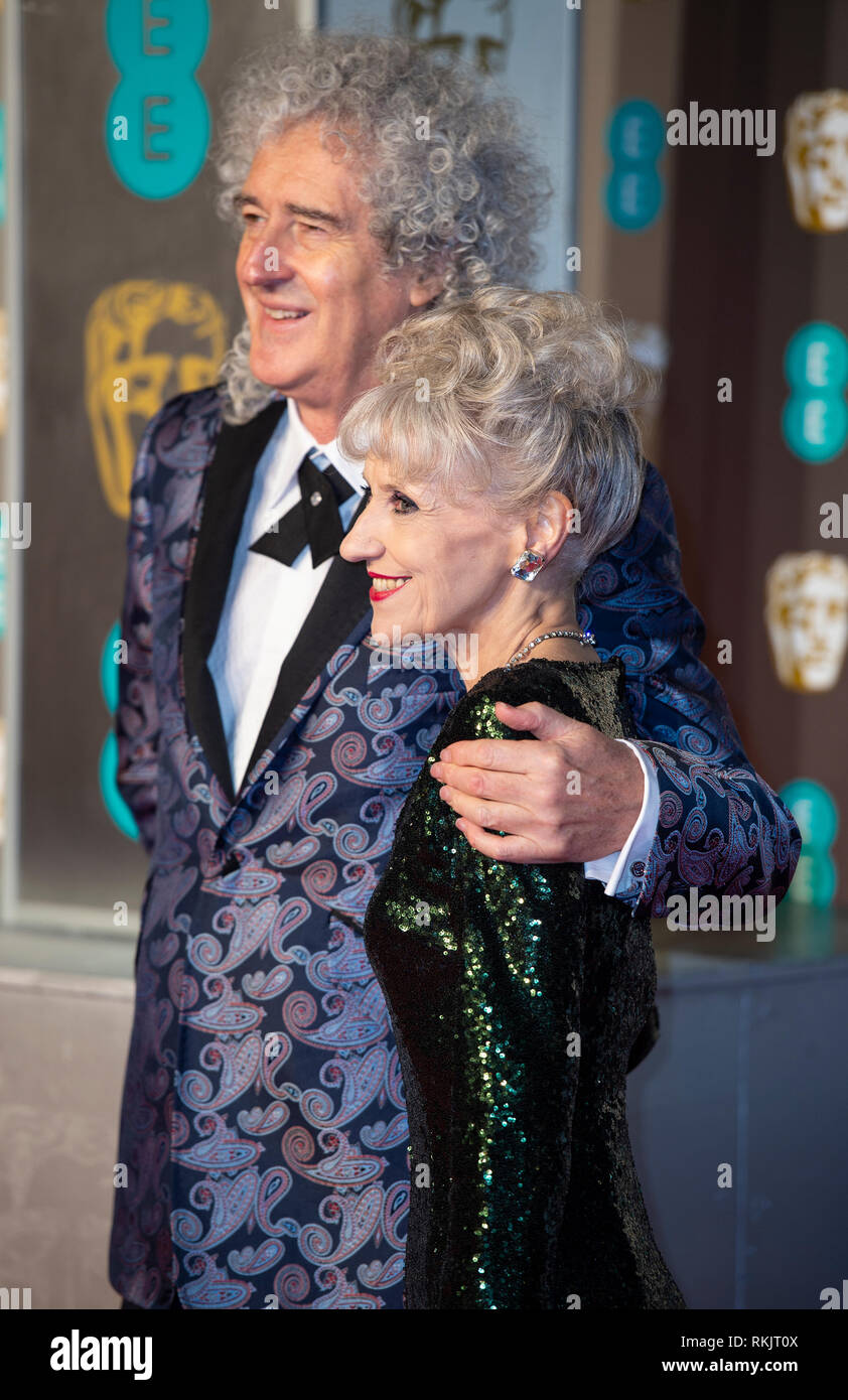 Anita Dobson et Brian May assiste à l'EE British Academy Film Awards au Royal Albert Hall, Londres. Banque D'Images