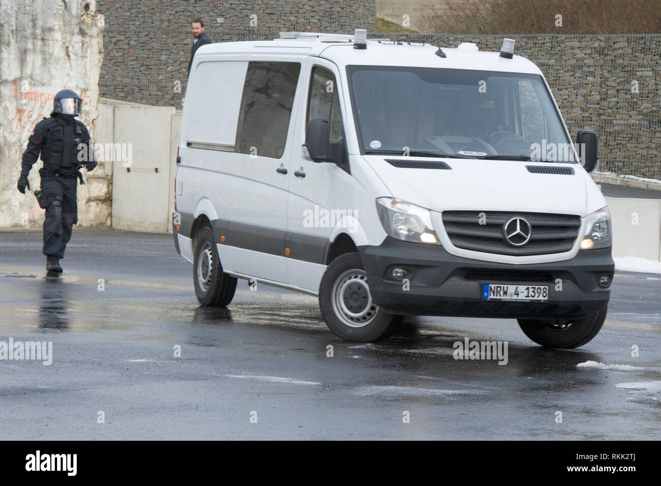 Bochum, Allemagne. Le 04 février, 2019. Véhicule d'urgence, BFE NRW le ministre de l'intérieur, Herbert Reul met la nouvelle preuve et rétention unité d'arrestation BFE ds Landes NRW en service, 05.02.2019 à Bochum. Utilisation dans le monde entier | Credit : dpa/Alamy Live News Banque D'Images