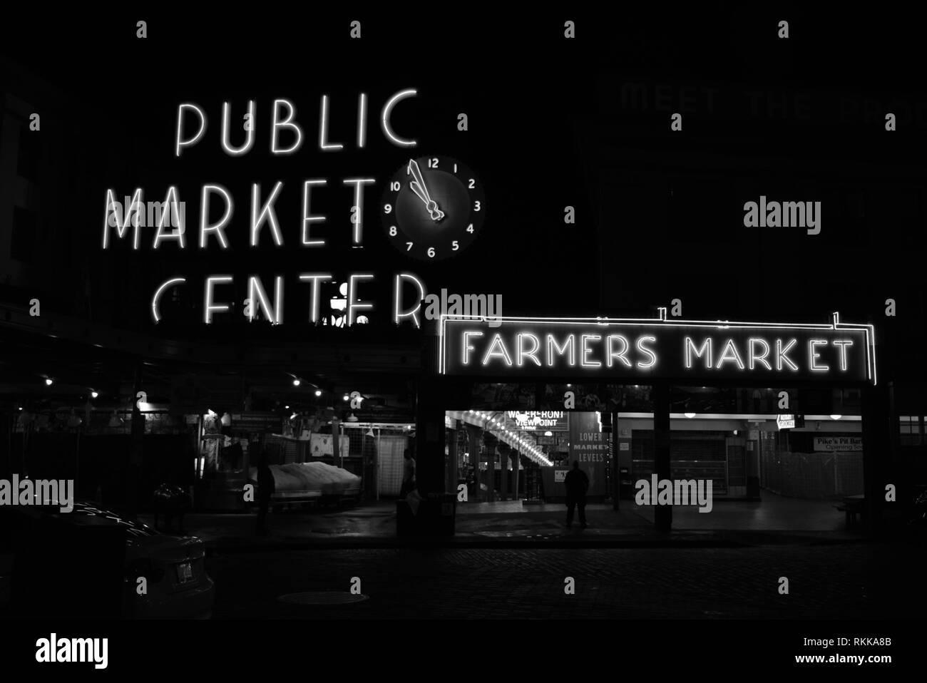 Le marché de Pike Place Seattle par nuit Banque D'Images