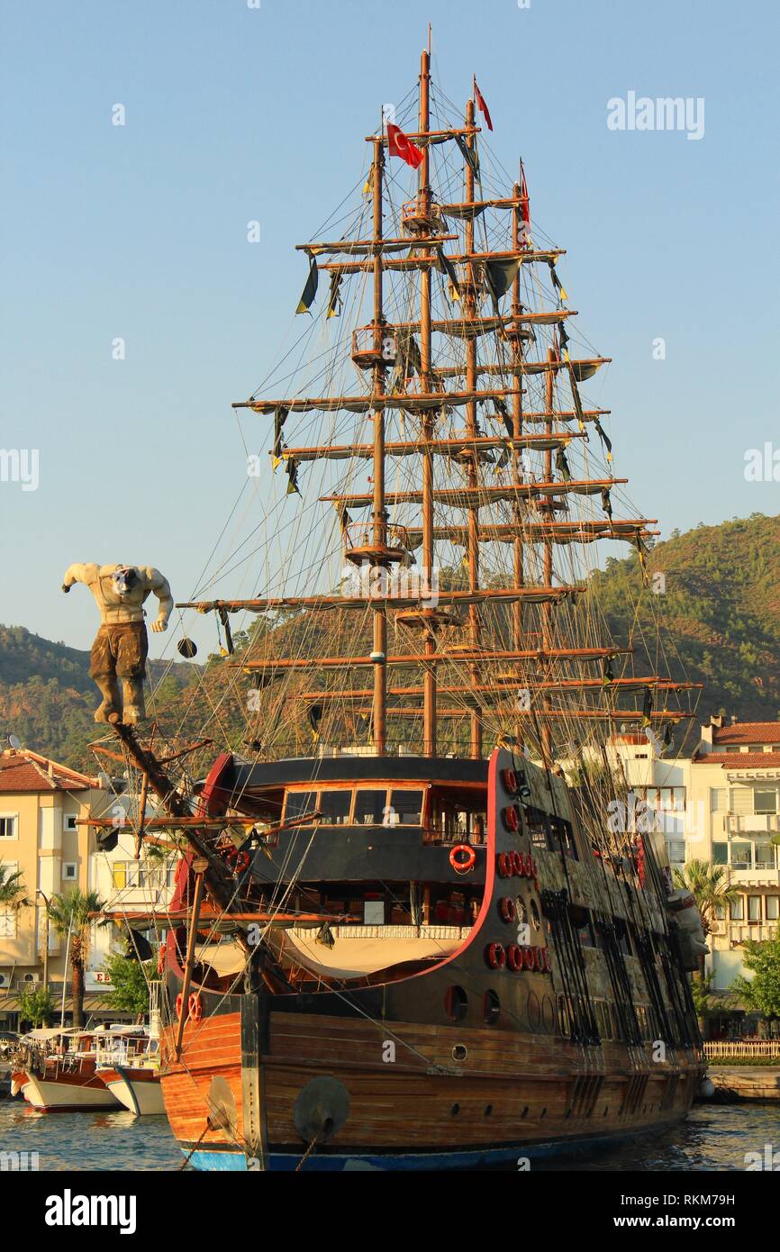 Le bateau pirate amarré au port de plaisance de Marmaris, Turquie Banque D'Images