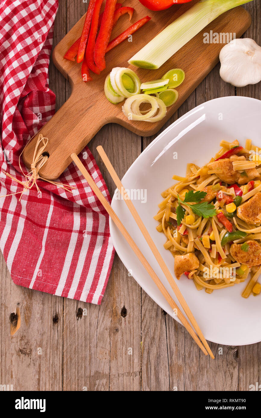 Bami goreng. Banque D'Images