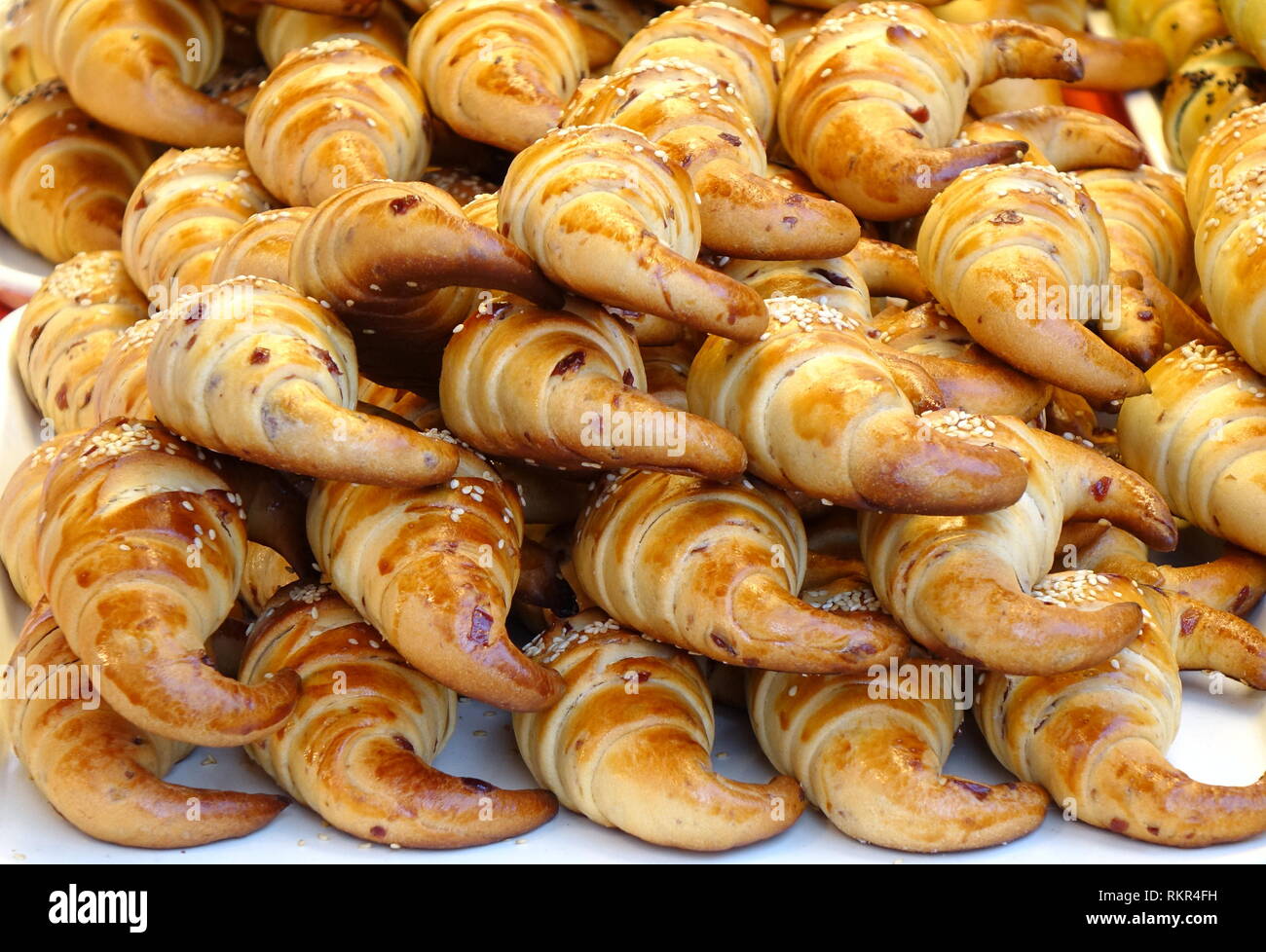 Une échoppe de marché vend des croissants fraîchement cuits style Taiwan Banque D'Images