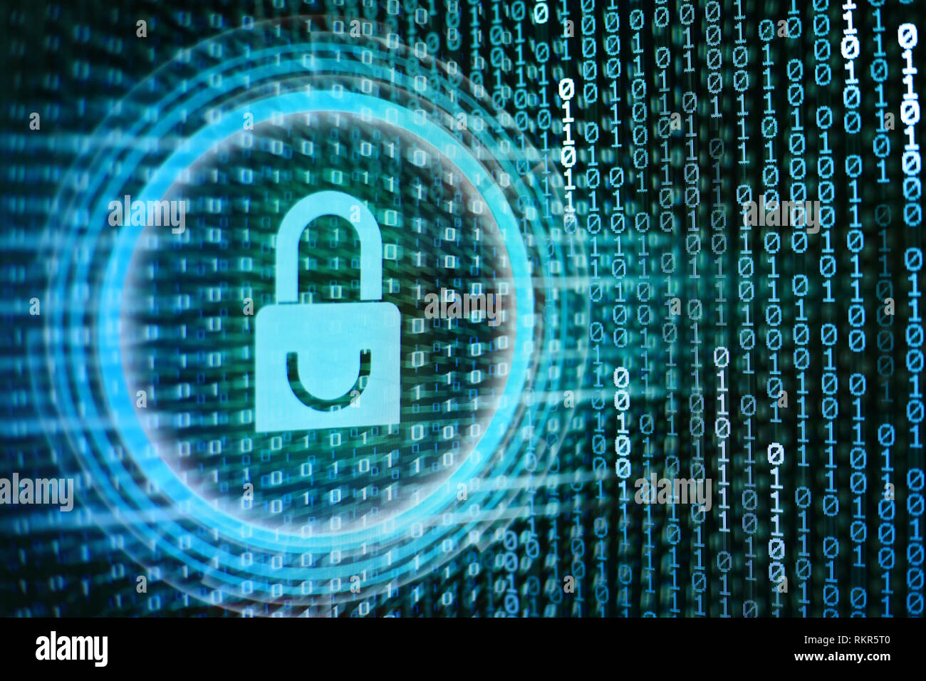 Surf internet dangereux pour l'environnement. L'icône de cadenas bleu sur bleu code binaire. d'arrière-plan de sécurité des données dans les réseaux de criminalité hacker protection. Banque D'Images