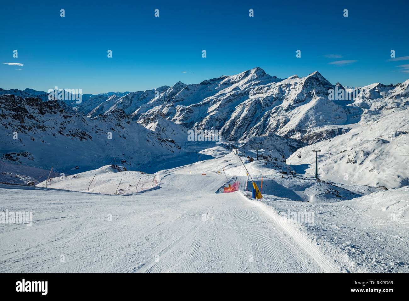 Pistes de ski dans les alpes Banque D'Images