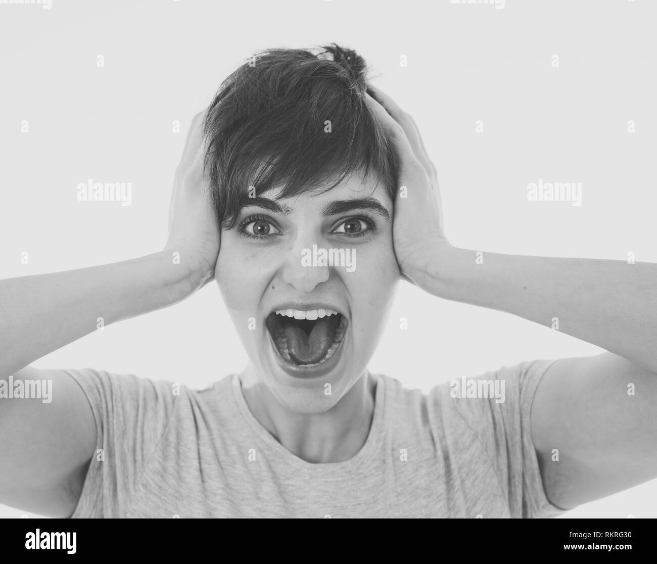 Magnifique Portrait de femme choqué à la loterie ou de boire beaucoup de succès avec surpris et heureux face à des gestes et des expressions du visage, les droits de l Banque D'Images