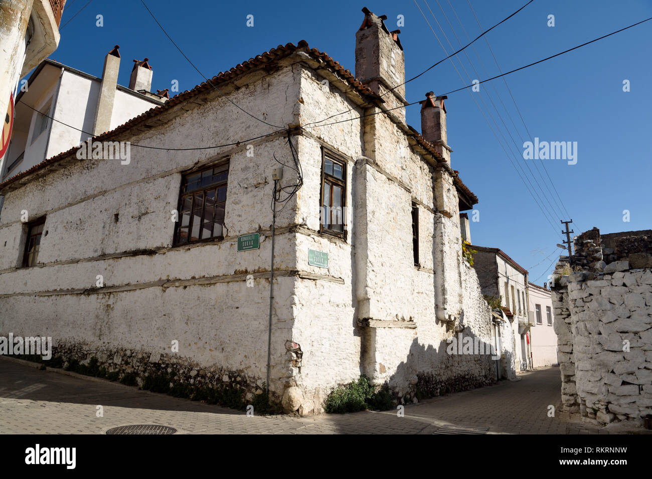 Mugla, Turquie - le 6 novembre 2018. Les maisons historiques blanchis à Saburhane de quart de la ville de Mugla en Turquie. Banque D'Images