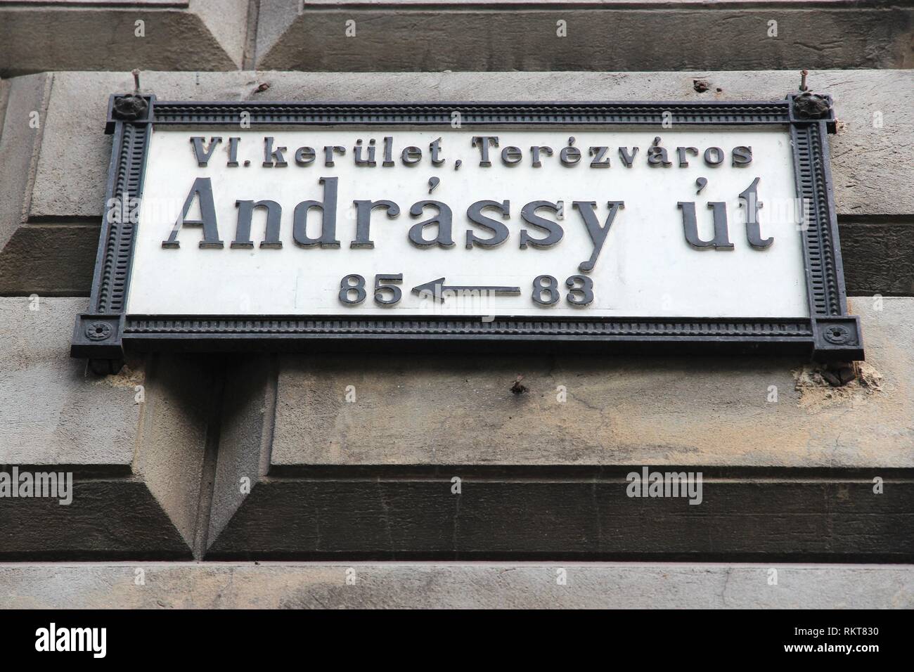 Budapest, Hongrie - Andrassy Utca (rue Andrassy) signe. L'une des plus célèbres rues de Budapest. Banque D'Images