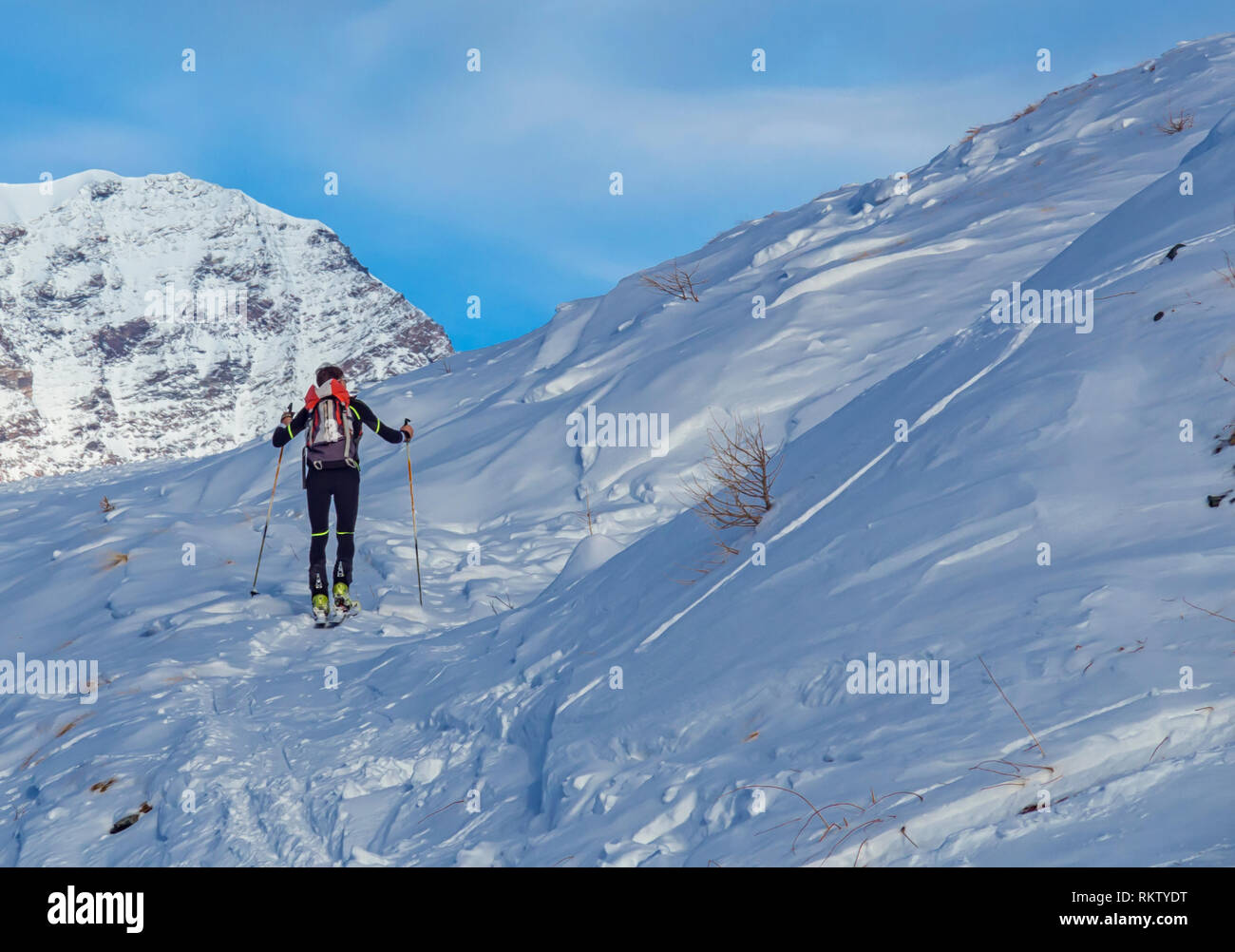 Randonnée à ski dans les alpes Banque D'Images