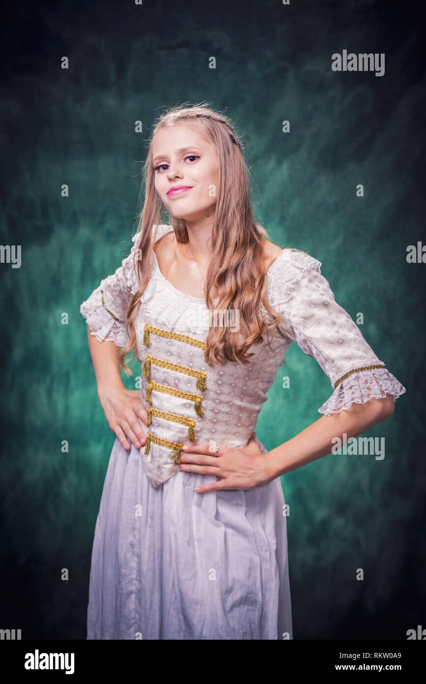 Portrait d'une jeune femme dans un costume de théâtre Banque D'Images