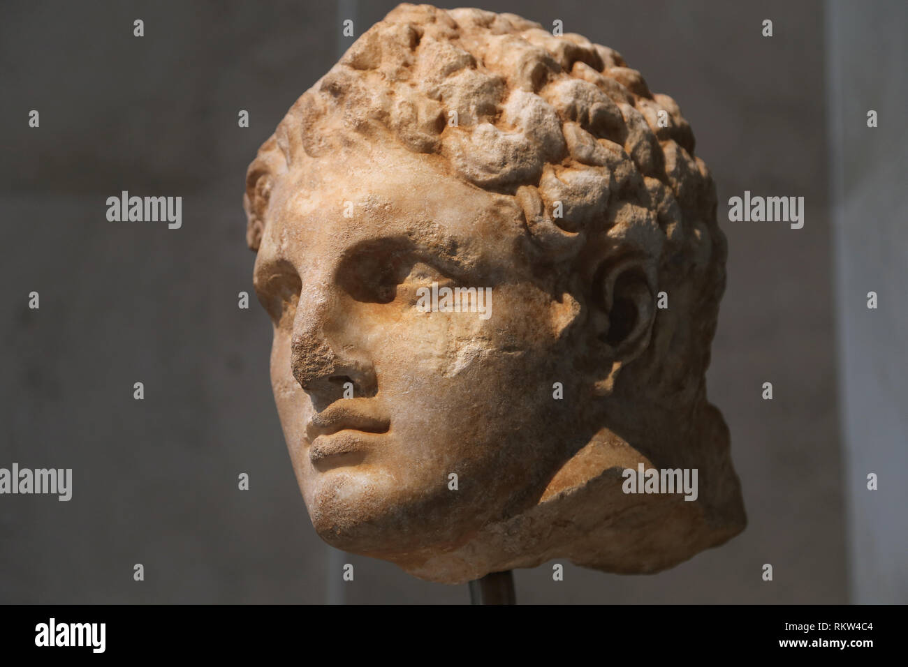 En tête d'un jeune d'un soulagement. Le Grec, fin du 4 BCE. D Rhores. Le Met, NY, USA Banque D'Images