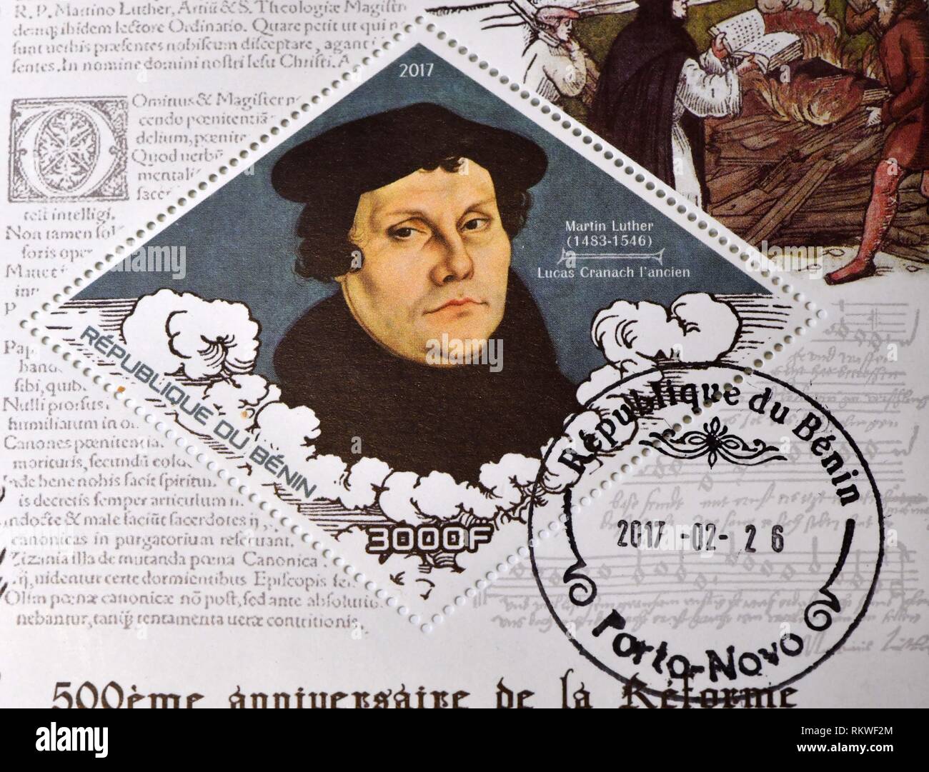 12 février 2019, la Thuringe, Erfurt : timbre du Bénin avec le portrait du réformateur fait partie d'une collection historique de Martin Luther qui est affichée dans le monastère des Augustins. Il contient des timbres, enveloppes premier jour, cartes postales, timbres et pièces avec des motifs sur 'Martin Luther et la réforme". Les documents comprennent dix fichiers avec un total d'environ 1200 pages. La collection couvre une période de 150 ans et s'étend dans la réforme 2017. Photo : Martin Schutt/dpa-Zentralbild/dpa Banque D'Images