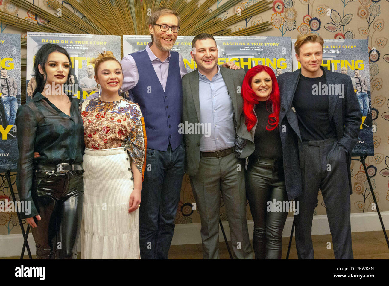 New York, NY, USA. 10 févr. 2019 11. (L-R) WWE star Paige, actrice, Florence Pugh, l'écrivain et réalisateur Stephen Merchant, Zak Bevis alias Zack Zodiaque, Julia "Sweet Saraya" Hamer-Bevis, et l'acteur Jack Lowden assister à la Nouvelle York Tastemaker projection de "se battre avec ma famille" à la Crosby Street Hotel à New York City le 11 février 2019. Crédit : Jeremy Burke/Alamy Live News Banque D'Images