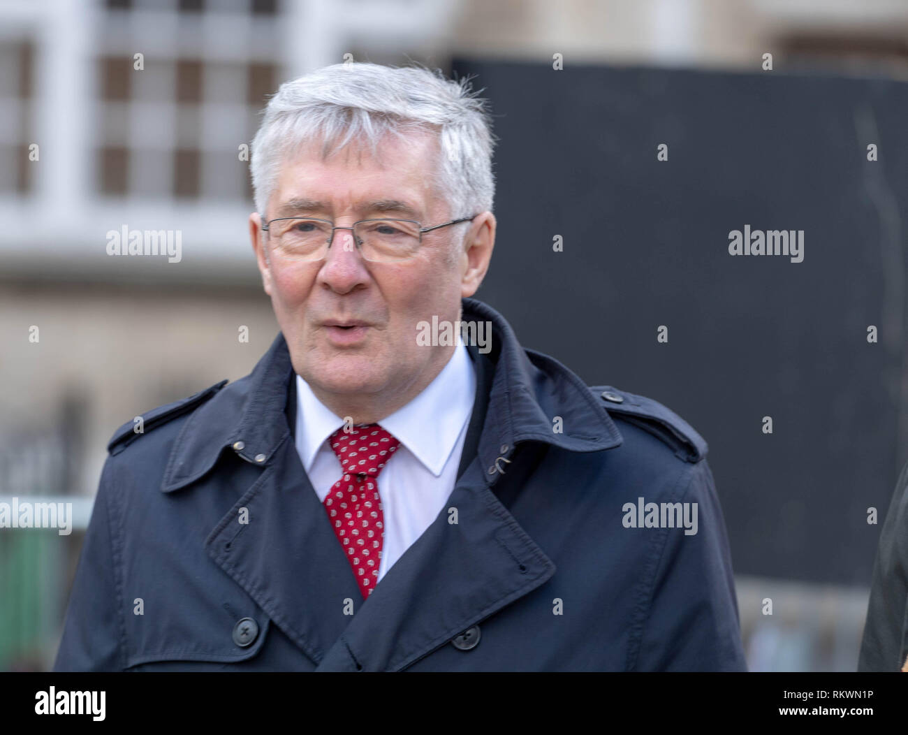 12 février 2019 Londres, Tony Lloyd MP ombre d'Irlande Secrétaire est interviewé sur College Green sur l'Irlande Brexit Backstop Credit Ian Davidson/Alamy Live News Banque D'Images