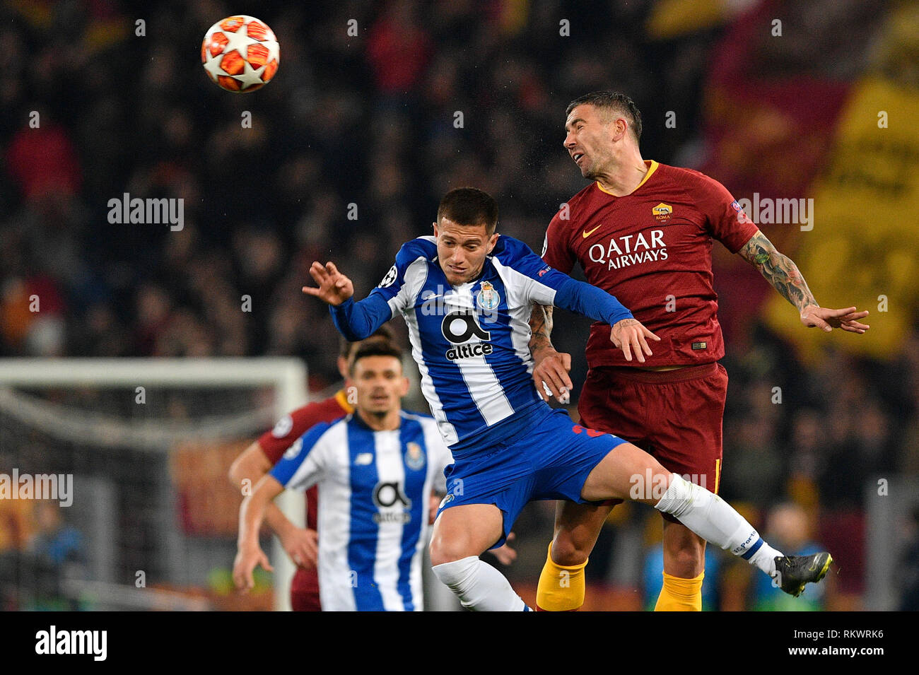 Rome, Italie. 12 février 2019. Foto Fabrizio 12 febbraio 2019 Yves Daoust ( Roma Italia) Sport Calcio Roma - Porto Ligue des Champions 2018-2019 - Stadio Olimpico di Roma Nella foto : Aleksandar Kolarov, Otavio Fabrizio Photo amis 12er février 2019 Roma (Italie) Sport Soccer Roma - Porto Ligue des Champions 2018-2019 - Stade Olympique de Roms dans le pic : Aleksandar Kolarov, Otavio Crédit : Fabrizio Amis/Alamy Live News Banque D'Images
