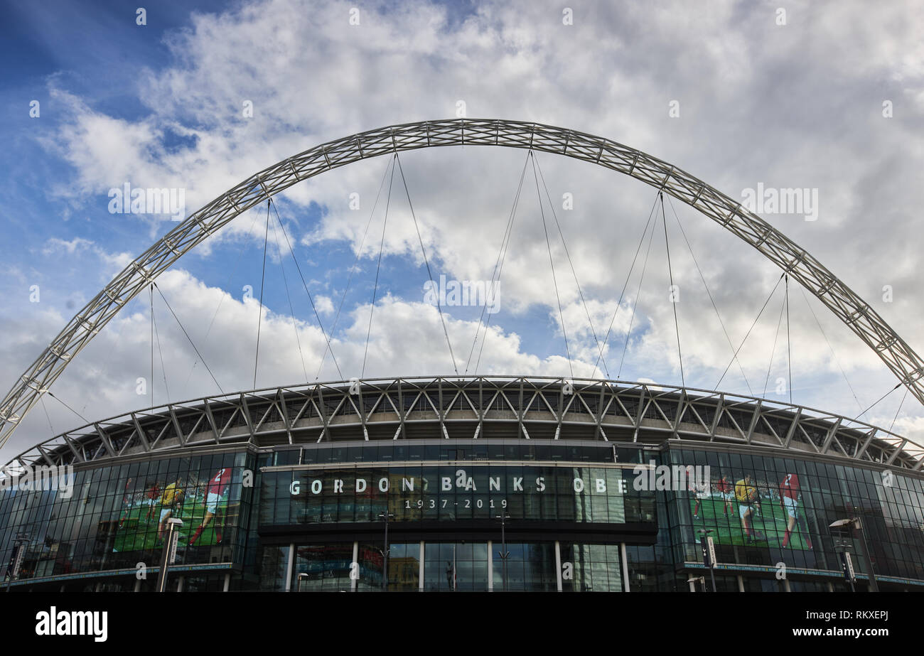 Un hommage au stade de Wembley, en mémoire de l'Angleterre de la Coupe du monde-large gardien Gordon Banks qui est décédé à l'âge de 81 ans. Banks a fait 510 apparitions pour Chesterfield, Leicester et Stoke et remporté 73 caps senior international. Il a été l'une des stars de l'Angleterre de la Coupe du Monde 1966 triomphe contre l'Allemagne de l'Ouest. Banque D'Images