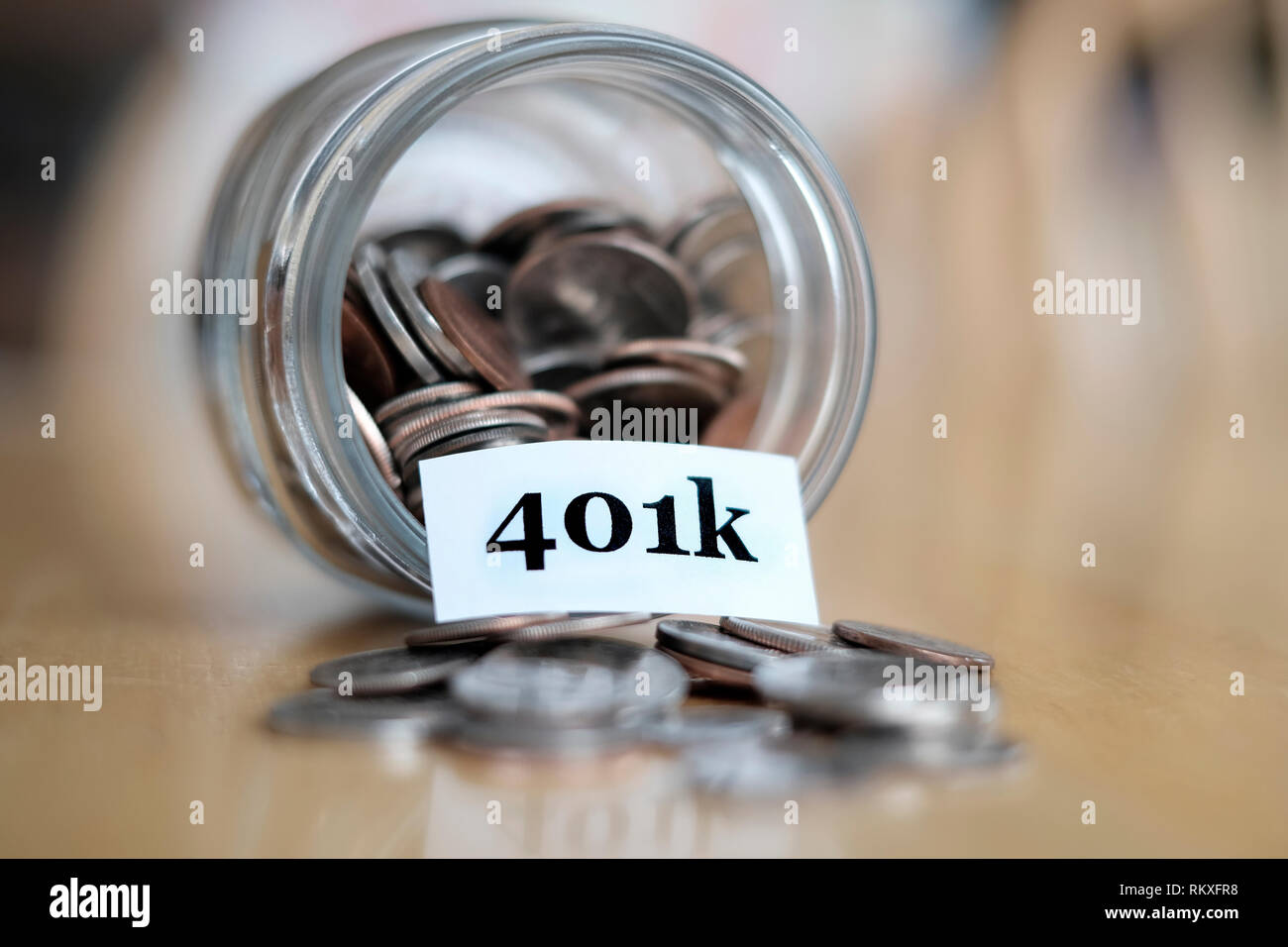 Pot d'argent pour l'épargne et l'investissement ira à la retraite 401k ou le collège rainy day Banque D'Images