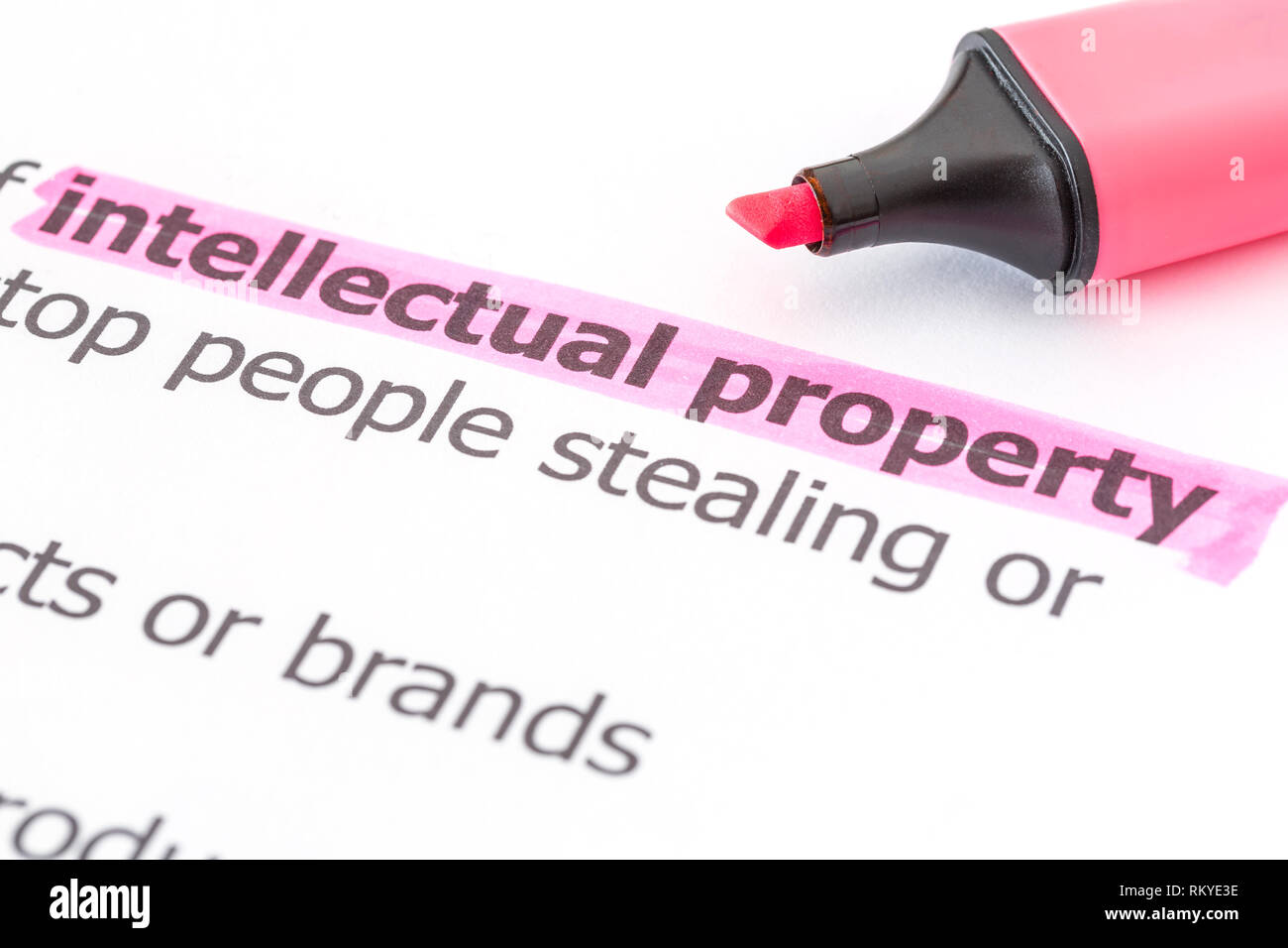 Propriété intellectuelle texte sur du papier blanc avec un marqueur en surbrillance Banque D'Images Propriété intellectuelle texte sur du papier blanc avec un marqueur en surbrillance Banque D'Images