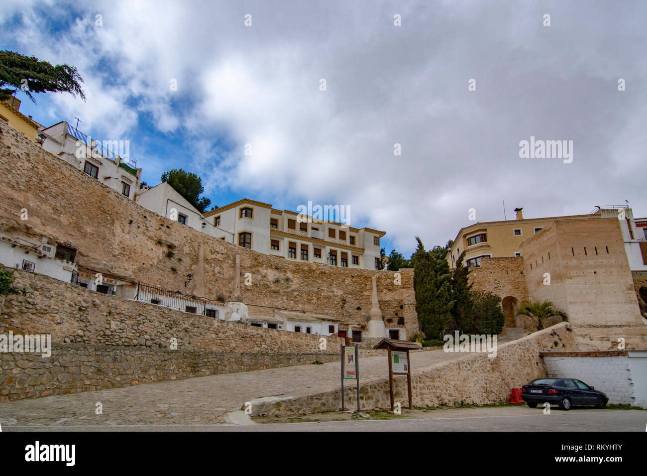 Chinchilla de Montearagon, Albacete, Espagne ; Février 2017 : montée vers le château de Chinchilla de Monte-AragÃ³n, dans la province d'Albacete. Banque D'Images