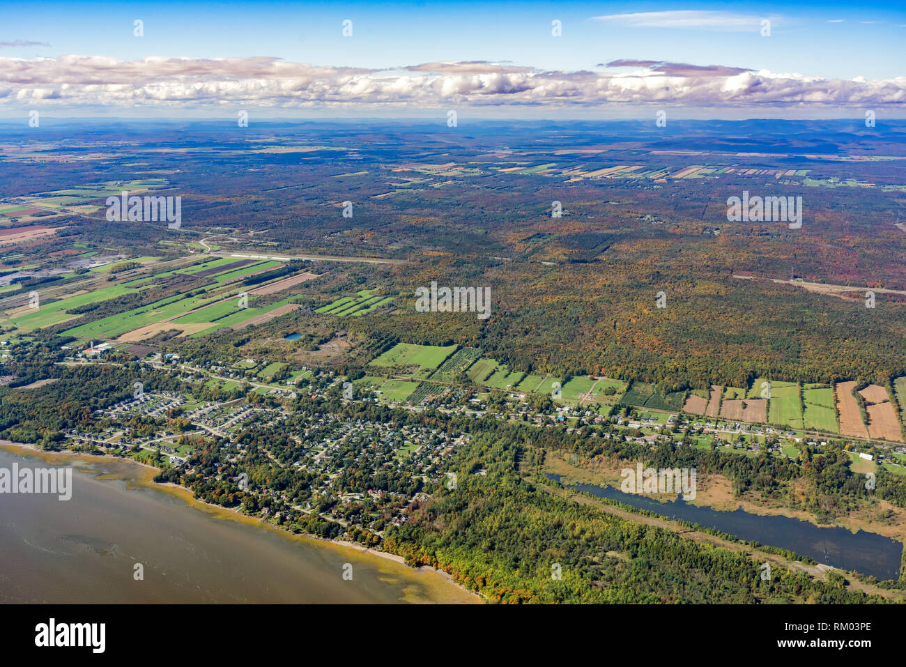 Vue aérienne de Neuville avec la couleur de l'automne au Canada Banque D'Images