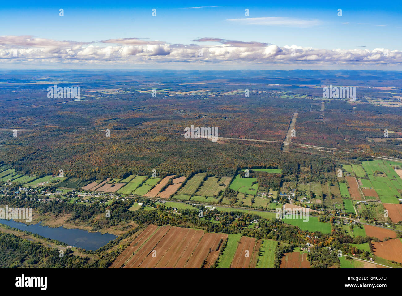 Vue aérienne de Neuville avec la couleur de l'automne au Canada Banque D'Images