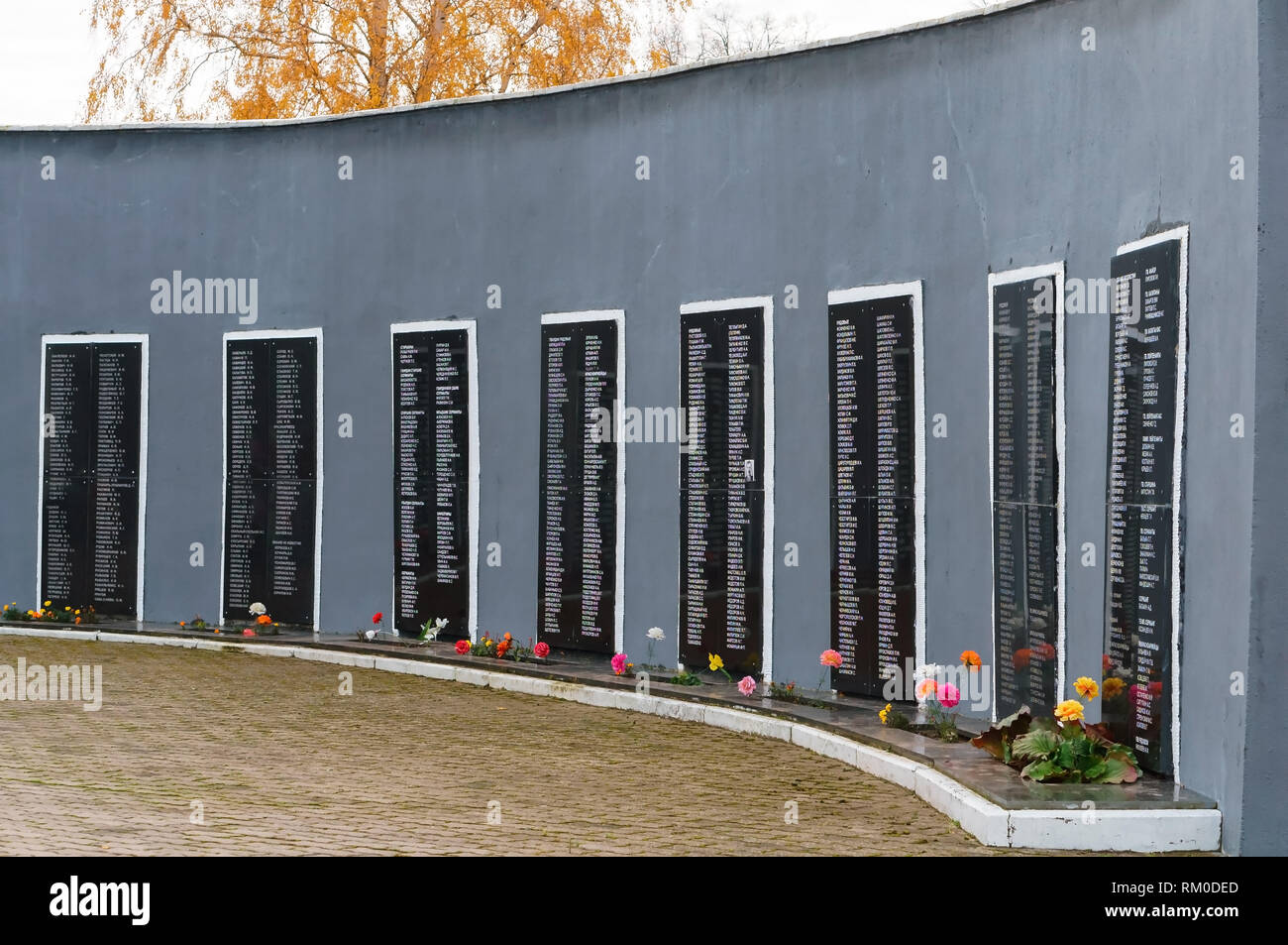 L'oblast de Kaliningrad, un village touristique, la Russie, le 4 novembre 2018, le peuple frère tombe de l'armée russe, la seconde guerre mondiale Banque D'Images