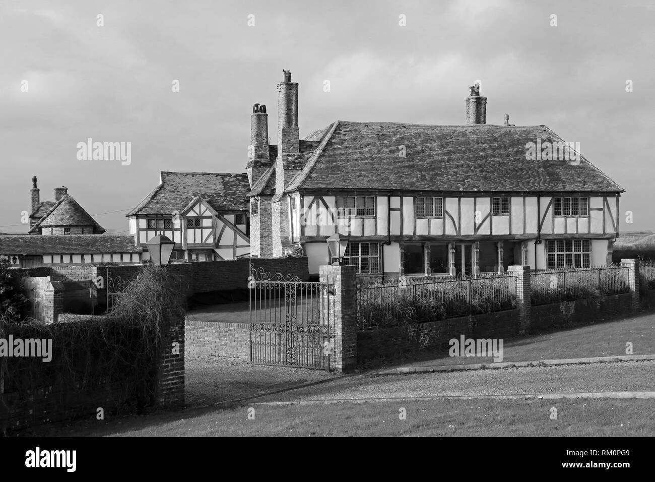 Un Kentlands, classé Grade II unique Arts et artisanat maison construite à partir de matériaux d'origine, Tudor a été décrit comme la meilleure maison de plage. Banque D'Images