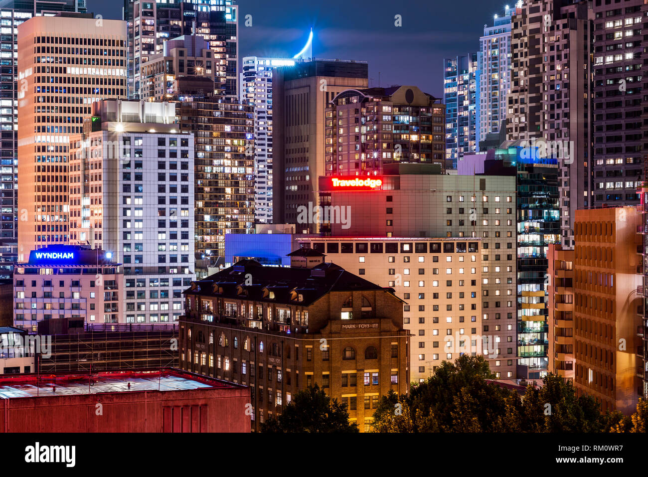 L'architecture de Sydney par nuit. Banque D'Images