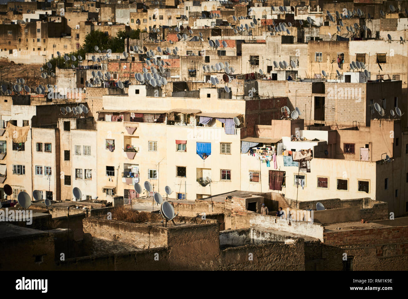 Un portrait de la ville dense et l'ancienne médina de Fes, Maroc. Banque D'Images