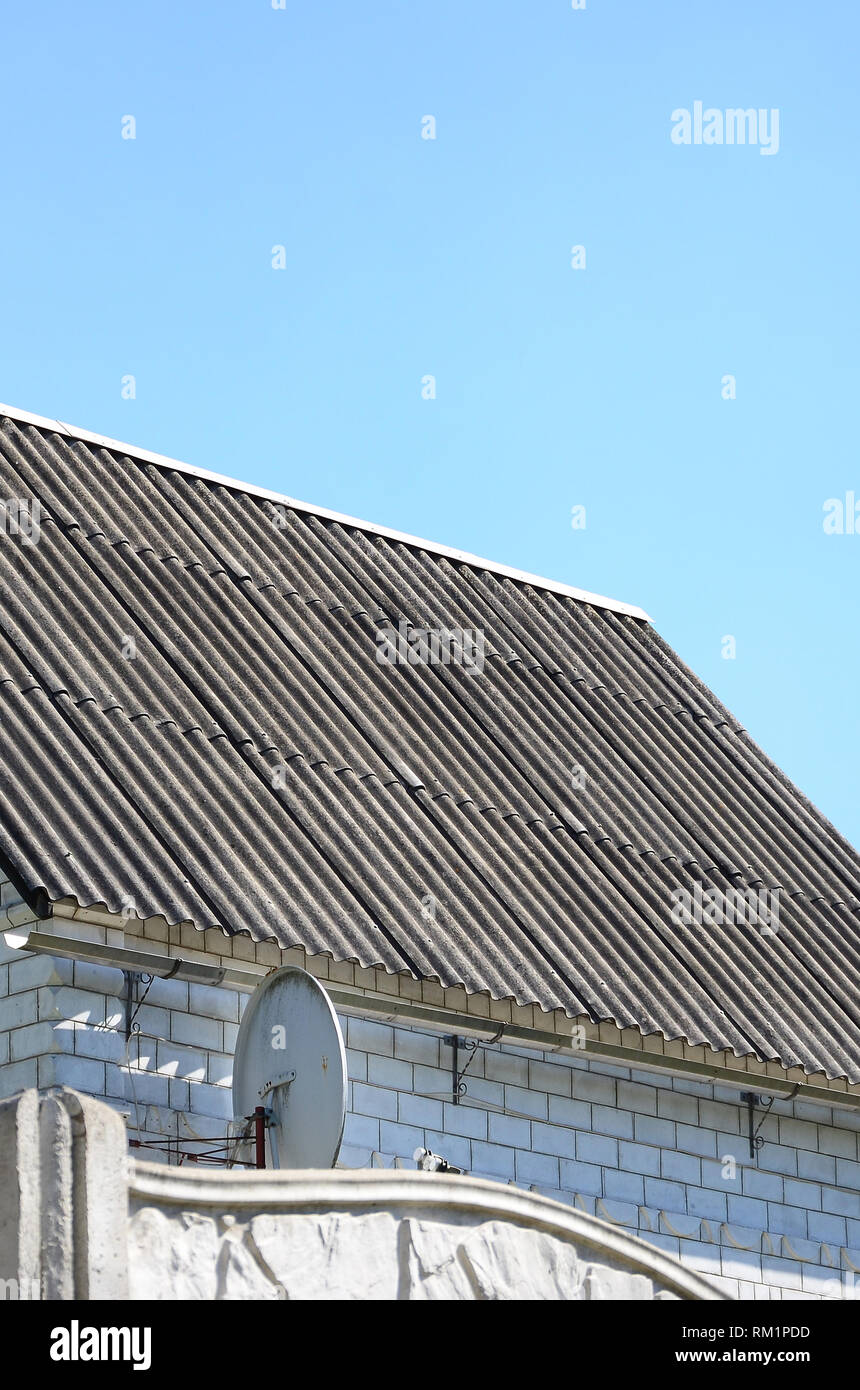 Toits blancs apportent Économies. Cool Pour les maisons dans des climats chaud, cool roofs peut réduire les frais de climatisation de 20  % Banque D'Images