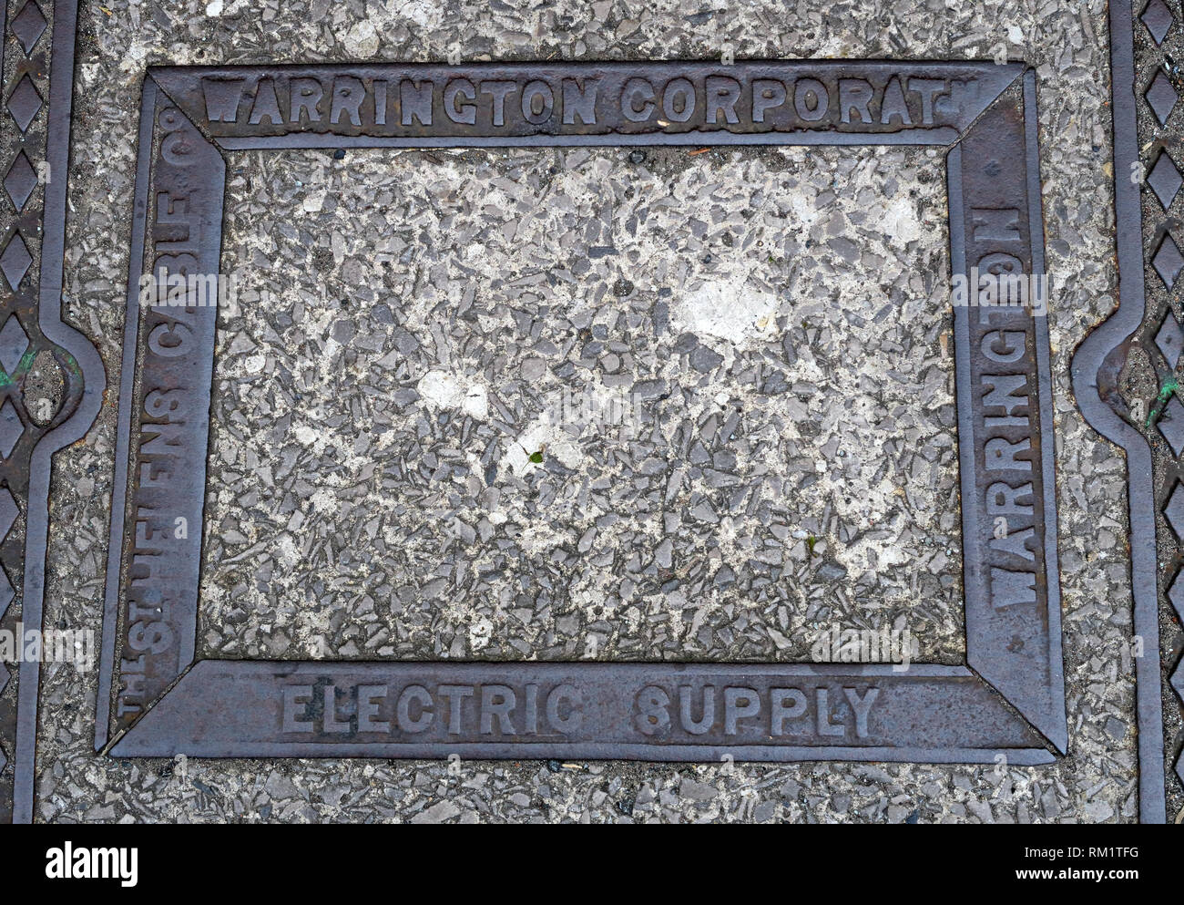 Couvercle de grille, Warrington, Electric Supply Corporation, St Helens Cable Company Banque D'Images