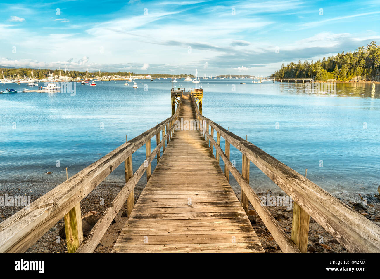 Jetée en bois dans la région de Southwest Harbor Marina Banque D'Images