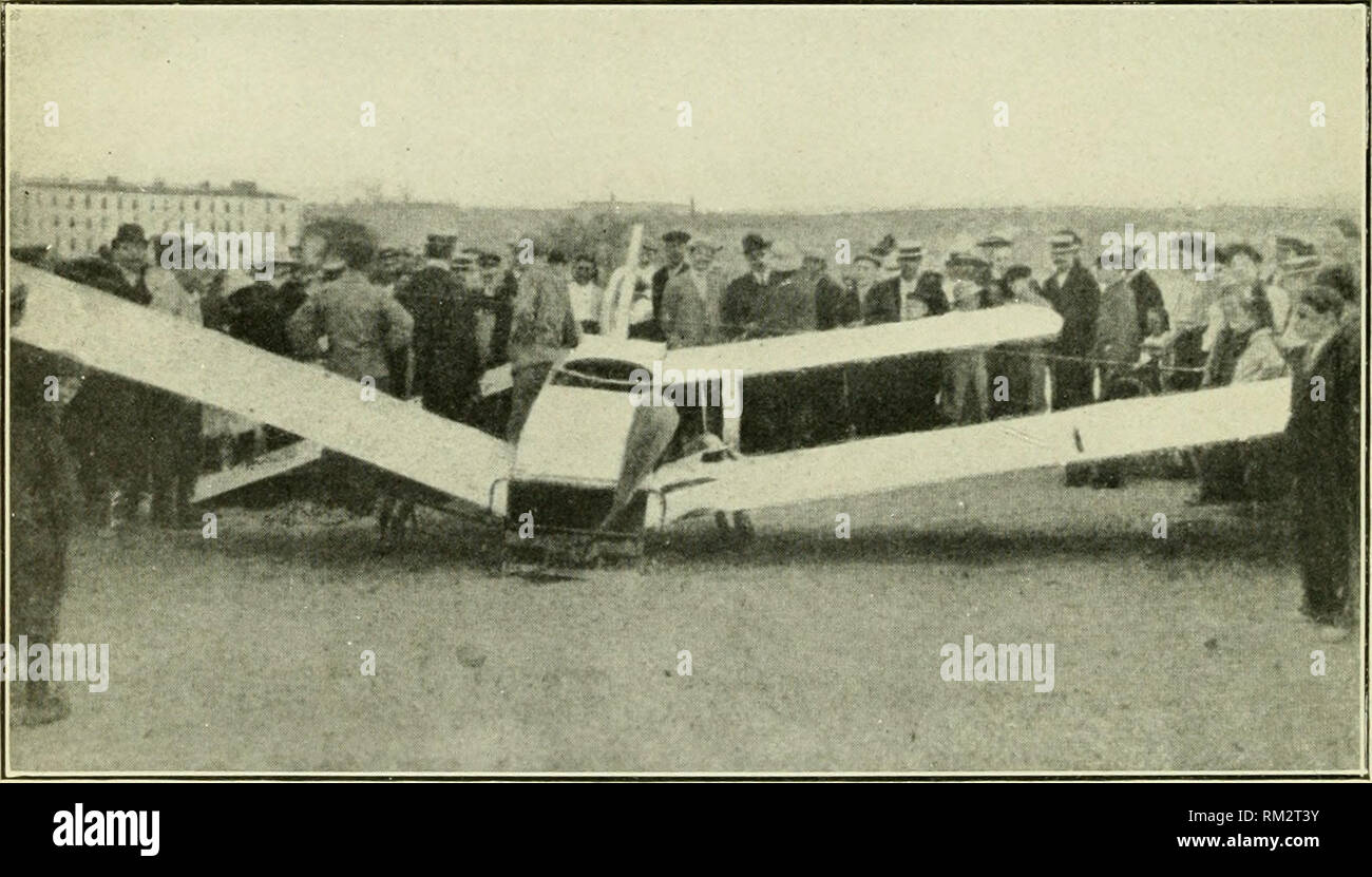 . Rapport annuel du Conseil d'administration de la Smithsonian Institution. Smithsonian Institution, Smithsonian Institution. Archives ; découvertes de la science. 1. Avion Blériot n°5 après une chute.. 2. Avion Blériot n° 5 Après le vol de 265 mètres, le 6 août 1907, à ISSY LES MOULINEAUX. (LANGLEY TYPE.). Veuillez noter que ces images sont extraites de la page numérisée des images qui peuvent avoir été retouchées numériquement pour plus de lisibilité - coloration et l'aspect de ces illustrations ne peut pas parfaitement ressembler à l'œuvre originale.. Smithsonian Institution. Conseil des régents ; United States National Mus Banque D'Images