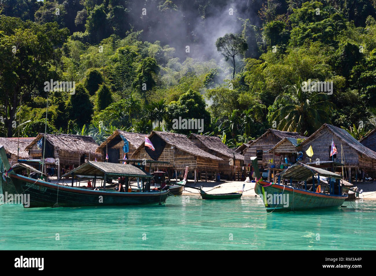 Le VILLAGE MOKEN sur Ko Surin île thaïlandaise dans le parc national de Mu Koh Surin - Thaïlande Banque D'Images