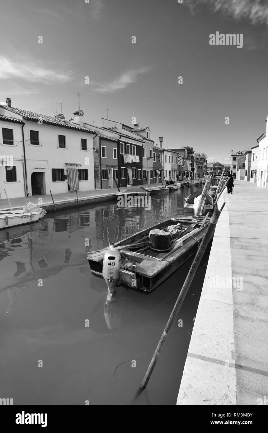 Maisons près d'un canal à Venise (noir et blanc) Banque D'Images