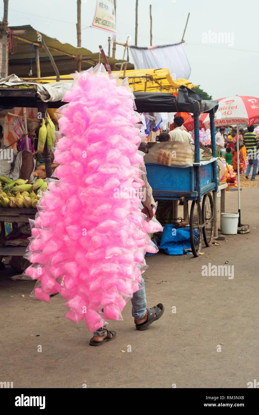 La barbe à papa pour la vente, Ganpati festival, Pune, Maharashtra, Inde, Asie Banque D'Images