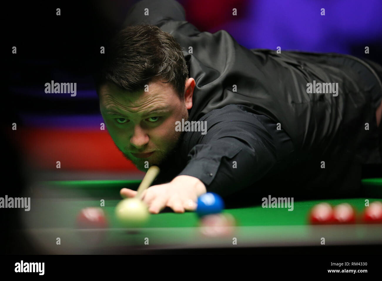 Cardiff, Royaume-Uni. Feb 13, 2019. Duane Jones de Galles au cours de son 2ème match contre Judd Trump de l'Angleterre. Welsh Open snooker, jour 3 au stade Motorpoint Arena dans Cardifft, Galles du Sud le mercredi 13 février 2019 par pic. crédit : Andrew Verger/Alamy Live News Banque D'Images